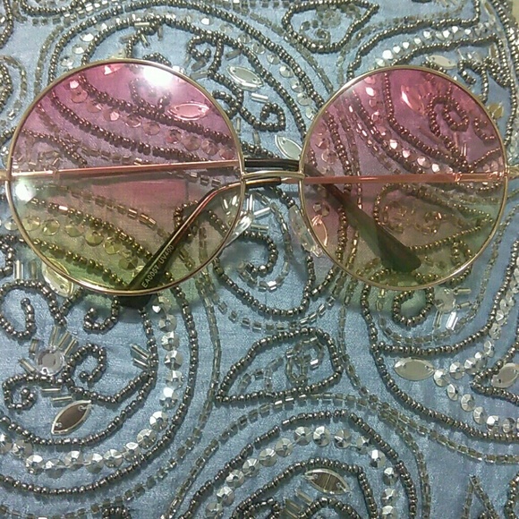 Ombre Round Framed Sunglasses - Picture 2 of 3